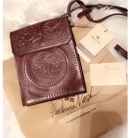 Patricia Nash Handbags - ⭐️NWT Patricia Nash leather crossover crossbody ⭐️